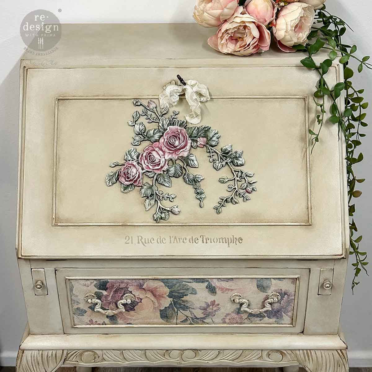DECOR POLY – VELVET CASCADE RIGHT – 9.5″X7″X0.5″ (24.1CMX17.8CMX1.3CM)