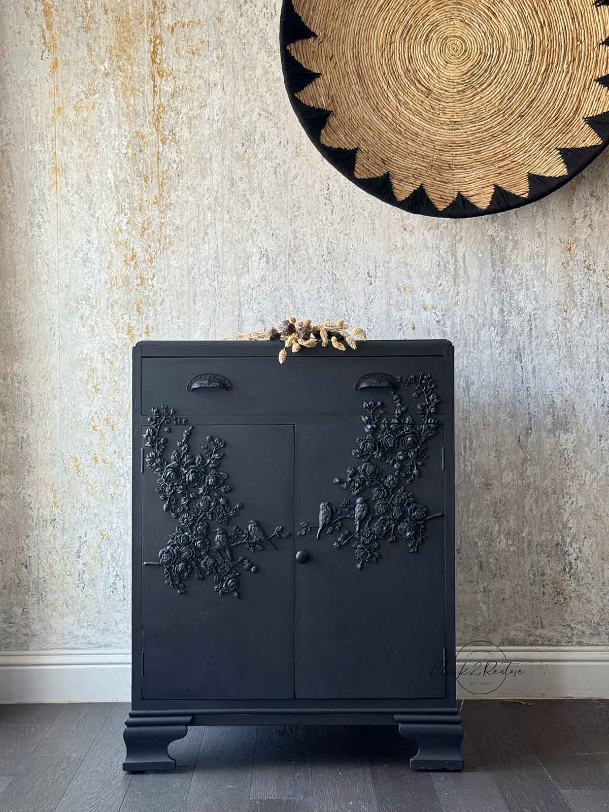 DECOR POLY – VELVET CASCADE RIGHT – 9.5″X7″X0.5″ (24.1CMX17.8CMX1.3CM)